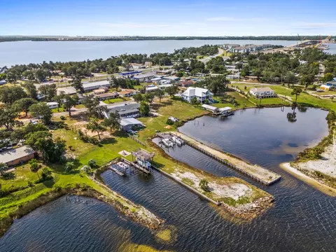 303 Blackshear Dr, Panama City, FL 32404