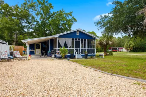 Exterior - 607 Three Rivers Rd, Carrabelle, FL 32322 photo 9 of 12