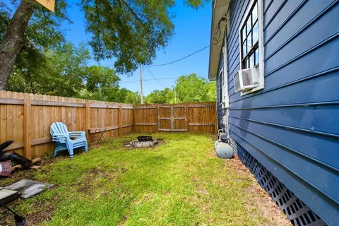 Exterior - 607 Three Rivers Rd, Carrabelle, FL 32322 photo 10 of 12