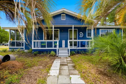 607 Three Rivers Rd, Carrabelle, FL 32322