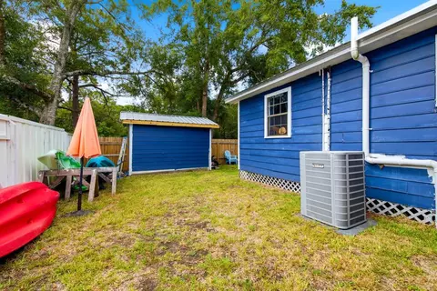 Exterior - 607 Three Rivers Rd, Carrabelle, FL 32322 photo 11 of 12