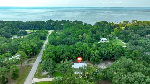 View/Area - 132 Putnal St, Carrabelle, FL 32322 photo 2 of 4