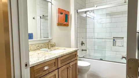 Bath - 132 Putnal St, Carrabelle, FL 32322 photo 3 of 4