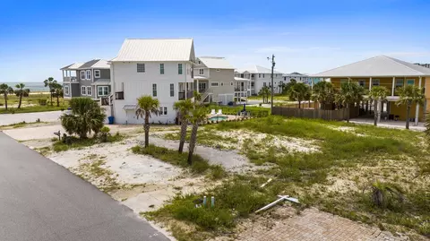 112 39th St, Mexico Beach, FL 32456