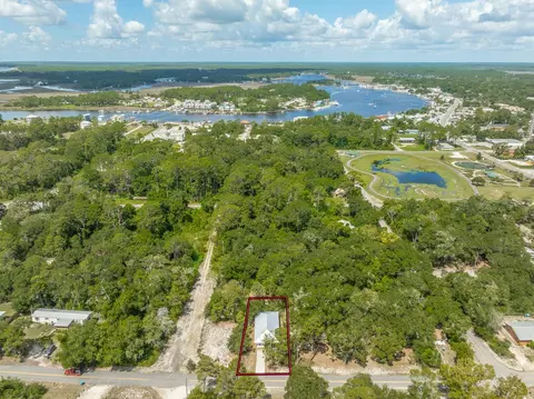 View/Area - 509 SE 7th St, Carrabelle, FL 32322 photo 4 of 5