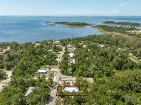 View/Area - 509 SE 7th St, Carrabelle, FL 32322 photo 1 of 5