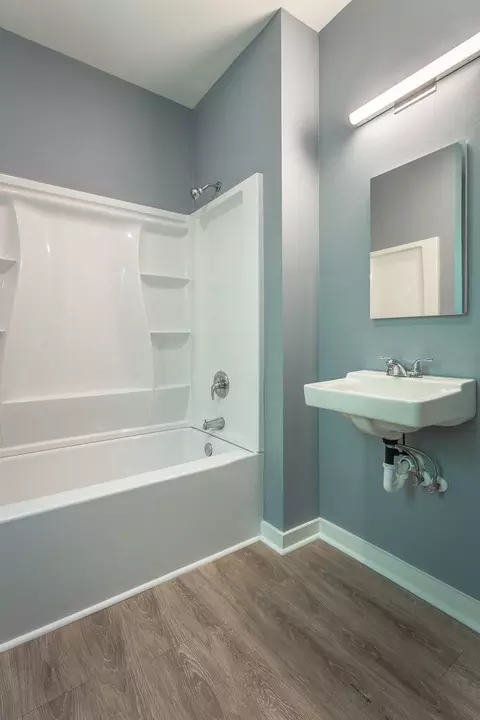 Bath - 509 SE 7th St, Carrabelle, FL 32322 photo 2 of 5