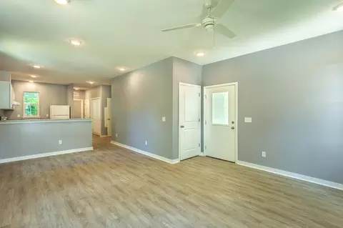 Living - 509 SE 7th St, Carrabelle, FL 32322 photo 3 of 4