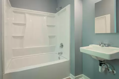 Bath - 509 SE 7th St, Carrabelle, FL 32322 photo 1 of 5