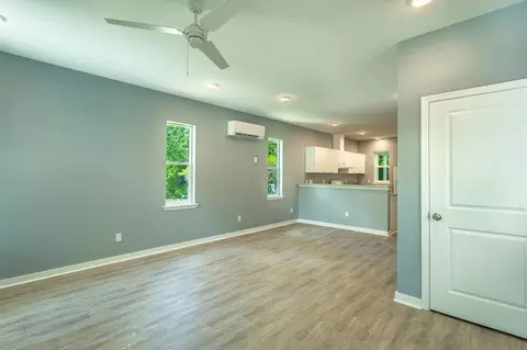 Living - 509 SE 7th St, Carrabelle, FL 32322 photo 2 of 4