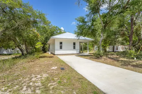 Exterior - 509 SE 7th St, Carrabelle, FL 32322 photo 3 of 5