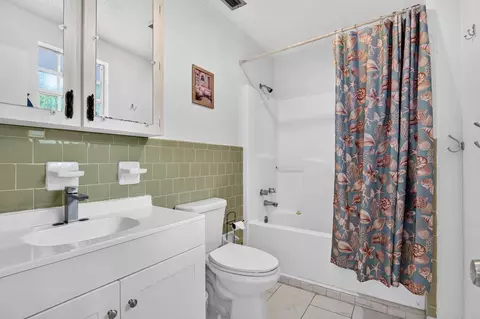 Bath - 3077 Hwy 98 E, Lanark Village, FL 32323 photo 3 of 3