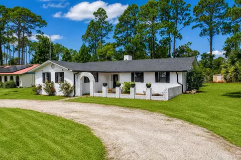 Exterior - 3077 Hwy 98 E, Lanark Village, FL 32323 photo 2 of 9