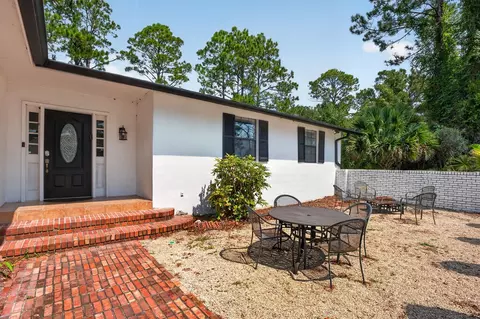 Exterior - 3077 Hwy 98 E, Lanark Village, FL 32323 photo 3 of 9