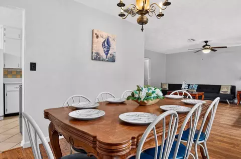 Dining - 3077 Hwy 98 E, Lanark Village, FL 32323 photo 3 of 4