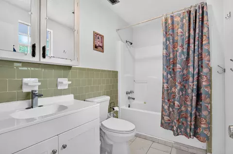 Bath - 3077 Hwy 98 E, Lanark Village, FL 32323 photo 3 of 3