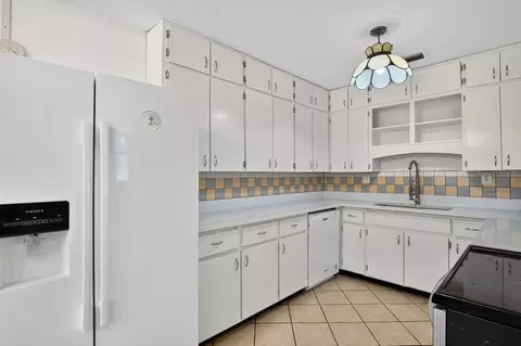 Kitchen - 3077 Hwy 98 E, Lanark Village, FL 32323 photo 2 of 4