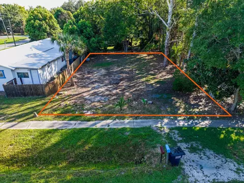 237 12th St, Apalachicola, FL 32320