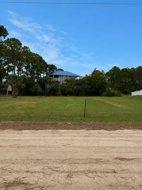 335 Bradford St, Saint George Island, FL 32328