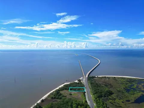 620 Island Dr, Eastpoint, FL 32328