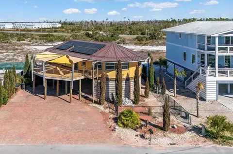 118 Canal Pkwy, Mexico Beach, FL 32456