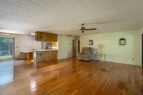 Living - 112 Hinton St, Carrabelle, FL 32322 photo 3 of 7