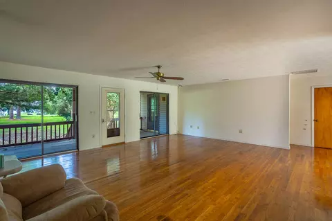 Living - 112 Hinton St, Carrabelle, FL 32322 photo 2 of 7