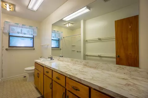 Bath - 112 Hinton St, Carrabelle, FL 32322 photo 1 of 4