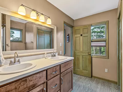Bath - 669 Bay Dr, Carrabelle, FL 32322 photo 4 of 4