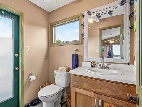 Bath - 669 Bay Dr, Carrabelle, FL 32322 photo 1 of 4