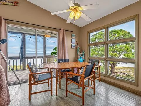Dining - 669 Bay Dr, Carrabelle, FL 32322 photo 4 of 5