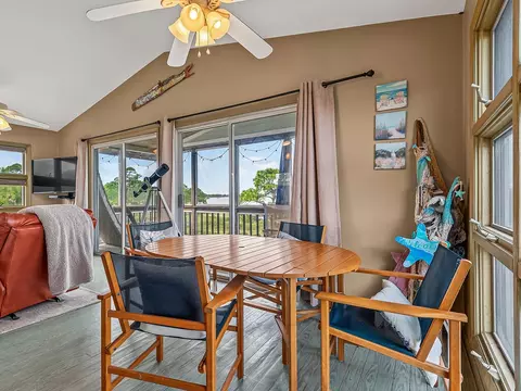 Dining - 669 Bay Dr, Carrabelle, FL 32322 photo 2 of 5
