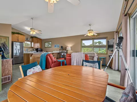 Dining - 669 Bay Dr, Carrabelle, FL 32322 photo 5 of 5