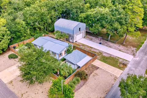 403 6th St, Carrabelle, FL 32322 photo 2