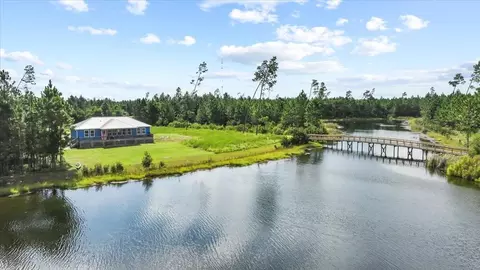 106 Calm Water Cir, Wewahitchka, FL 32465