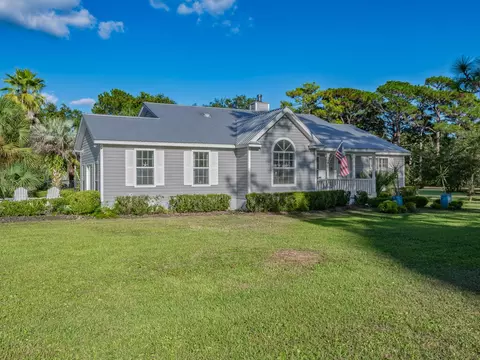 Exterior - 155 Putnal St, Carrabelle, FL 32322 photo 4 of 16