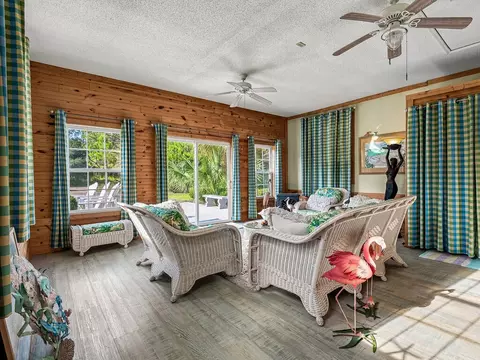 Living - 155 Putnal St, Carrabelle, FL 32322 photo 4 of 6