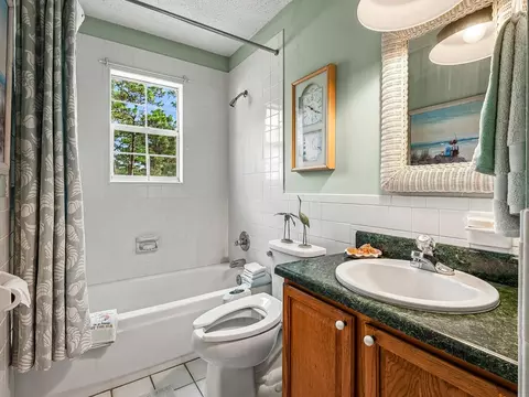 Bath - 155 Putnal St, Carrabelle, FL 32322 photo 1 of 5