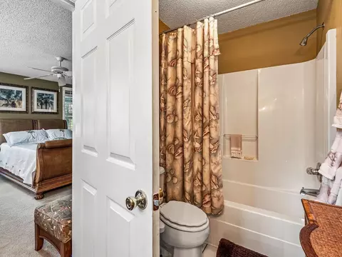 Bath - 155 Putnal St, Carrabelle, FL 32322 photo 5 of 5