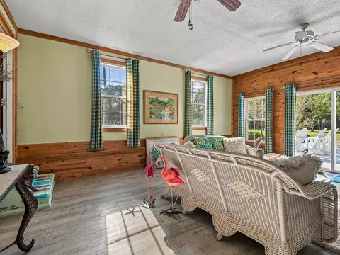 Living - 155 Putnal St, Carrabelle, FL 32322 photo 5 of 6