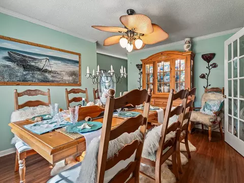 Dining - 155 Putnal St, Carrabelle, FL 32322 photo 1 of 4