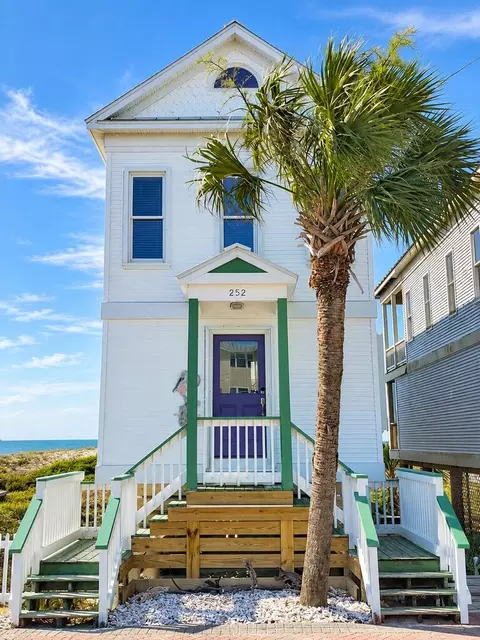 252 E Gorrie Dr, Saint George Island, FL 32328