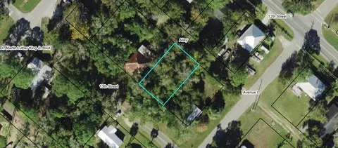 163 13th St, Apalachicola, FL 32320