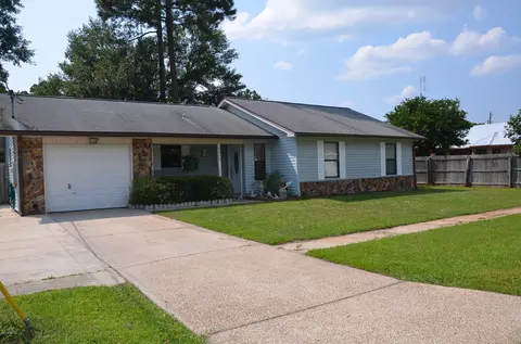 1014 E Pine Forest Dr, Lynn Haven, FL 32444 photo 1