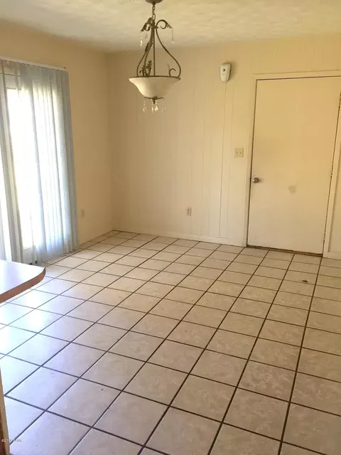 534 4th St, Chipley, FL 32428 photo 3