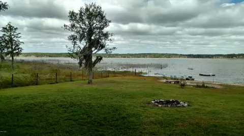 3232 Lakeshore, Chipley, FL 32428 photo 1