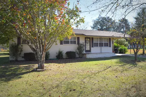 817 Maple St, Chipley, FL 32428 photo 1