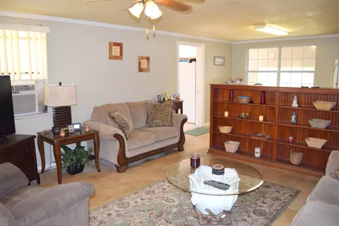 818 S 8th St, Chipley, FL 32428 photo 2