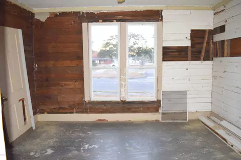 651 3rd St, Chipley, FL 32428 photo 9