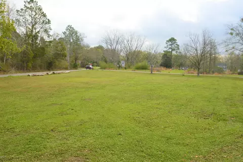 417 6th St, Chipley, FL 32428 photo 3